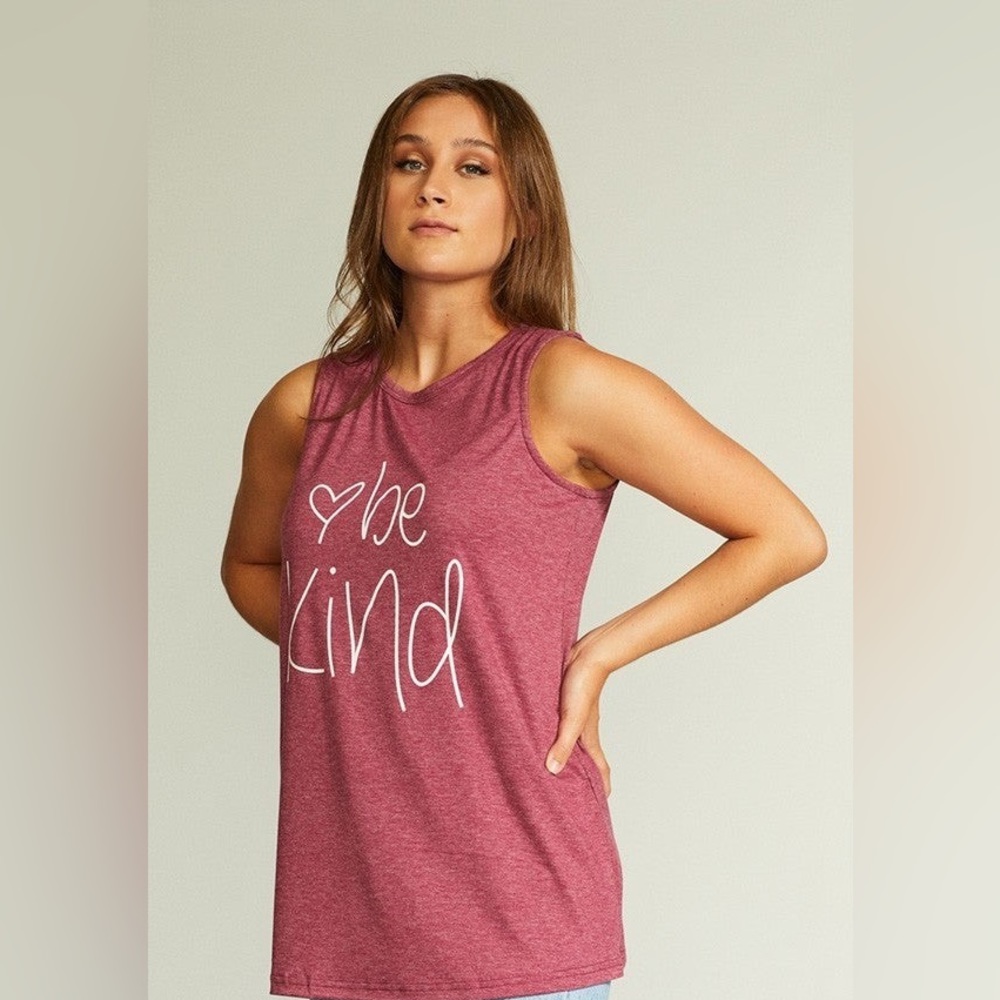 BE KIND Graphic top